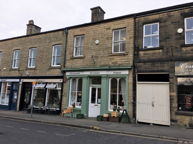 Shop to let in Glossop